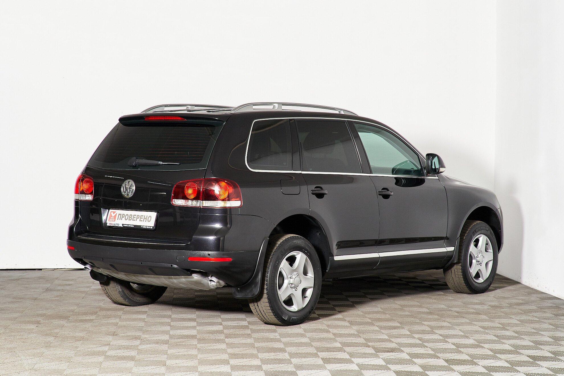Volkswagen Touareg 2010, черный