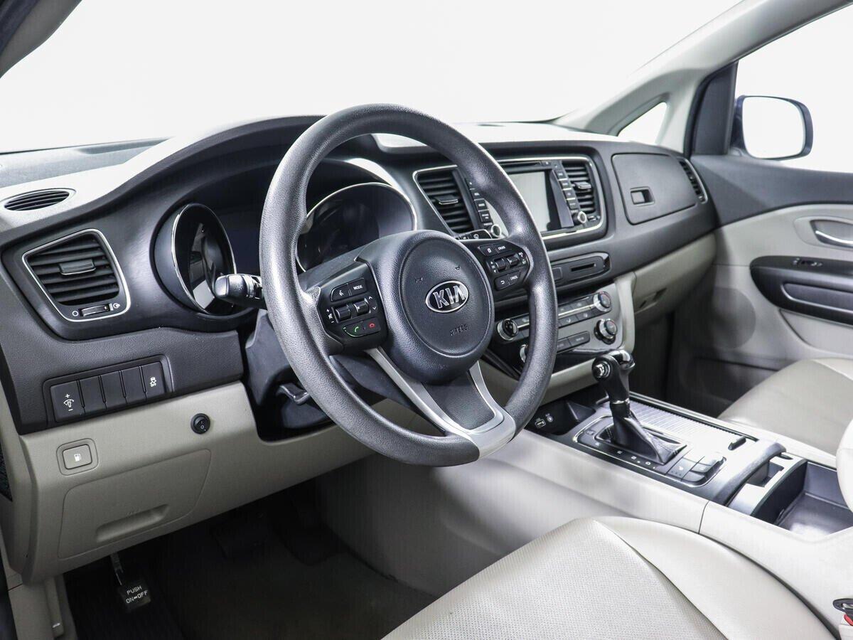 Kia Carnival 2016, белый