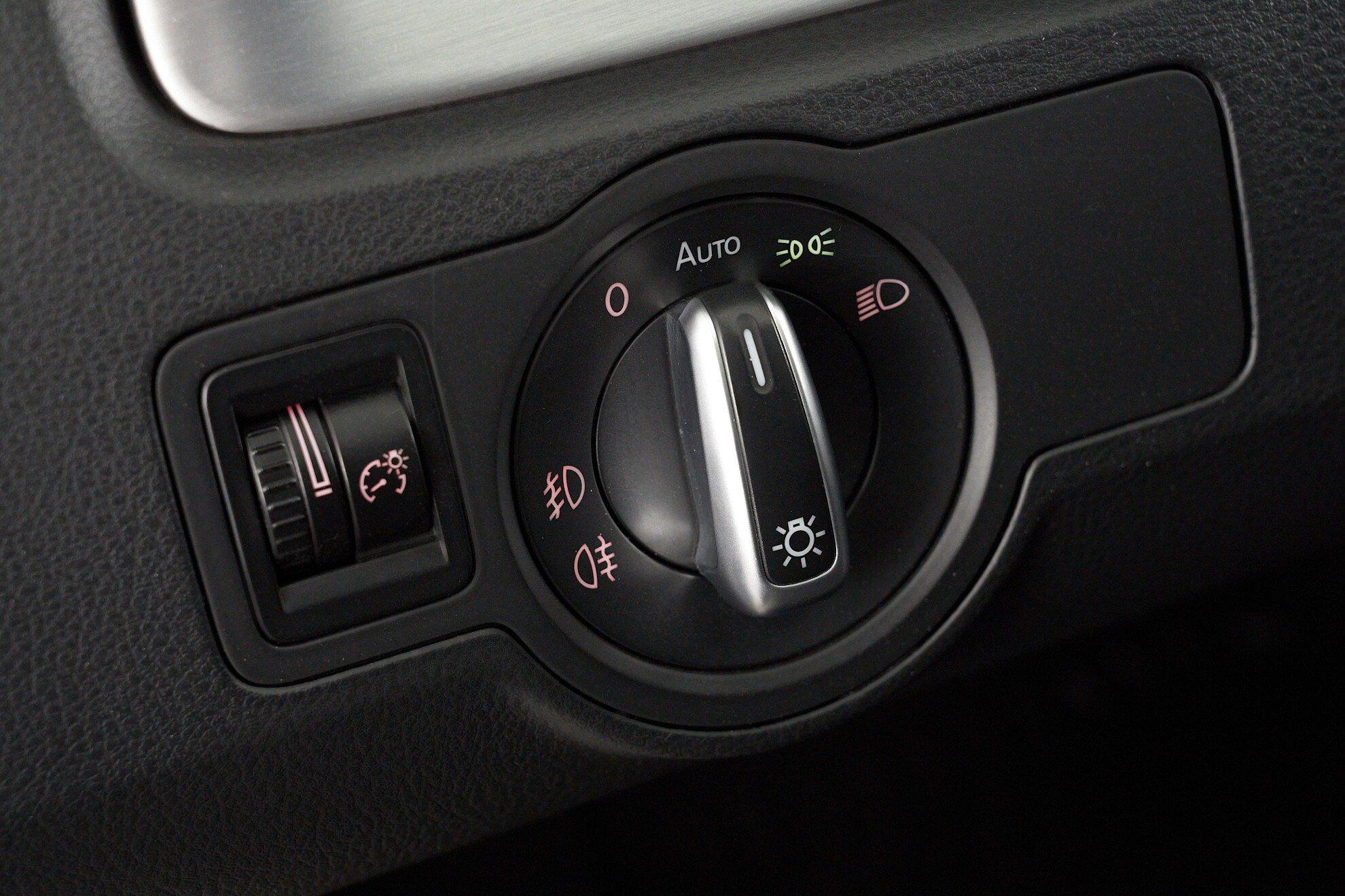 Volkswagen Passat 2012, белый