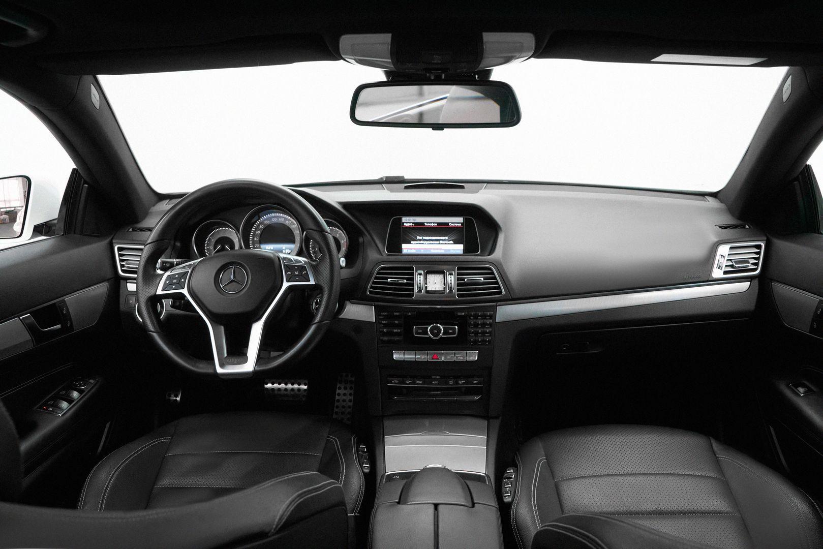 Mercedes-Benz E-Класс 2013, белый
