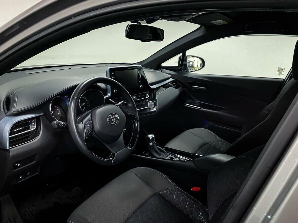 Toyota C-HR 2020, серый