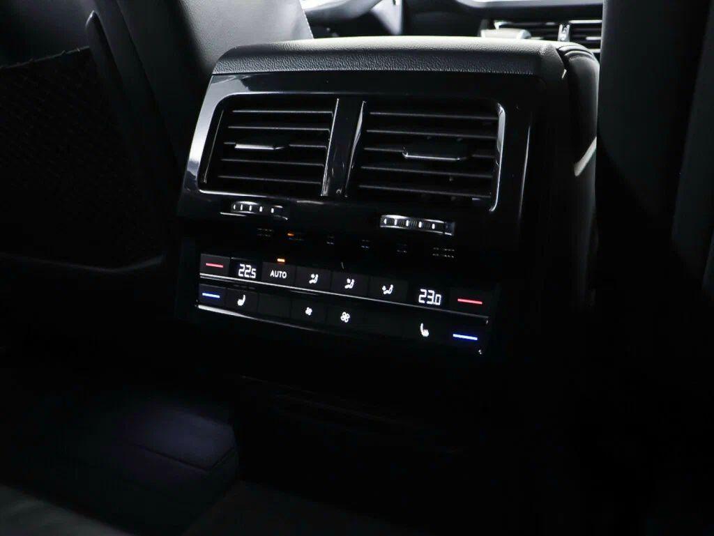Volkswagen Touareg 2020, белый