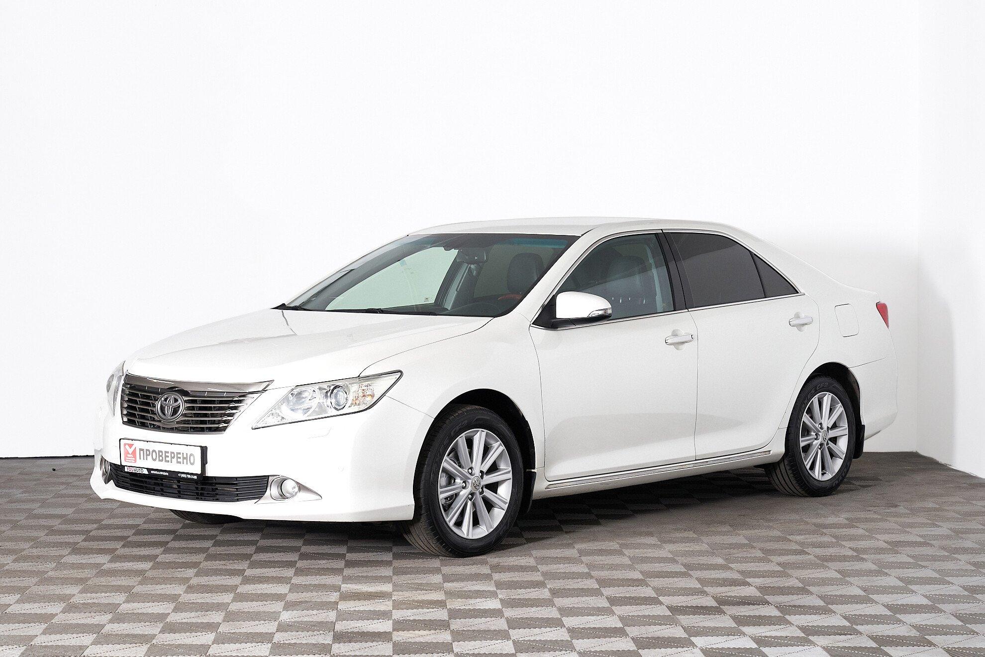 Toyota Camry 2012, белый