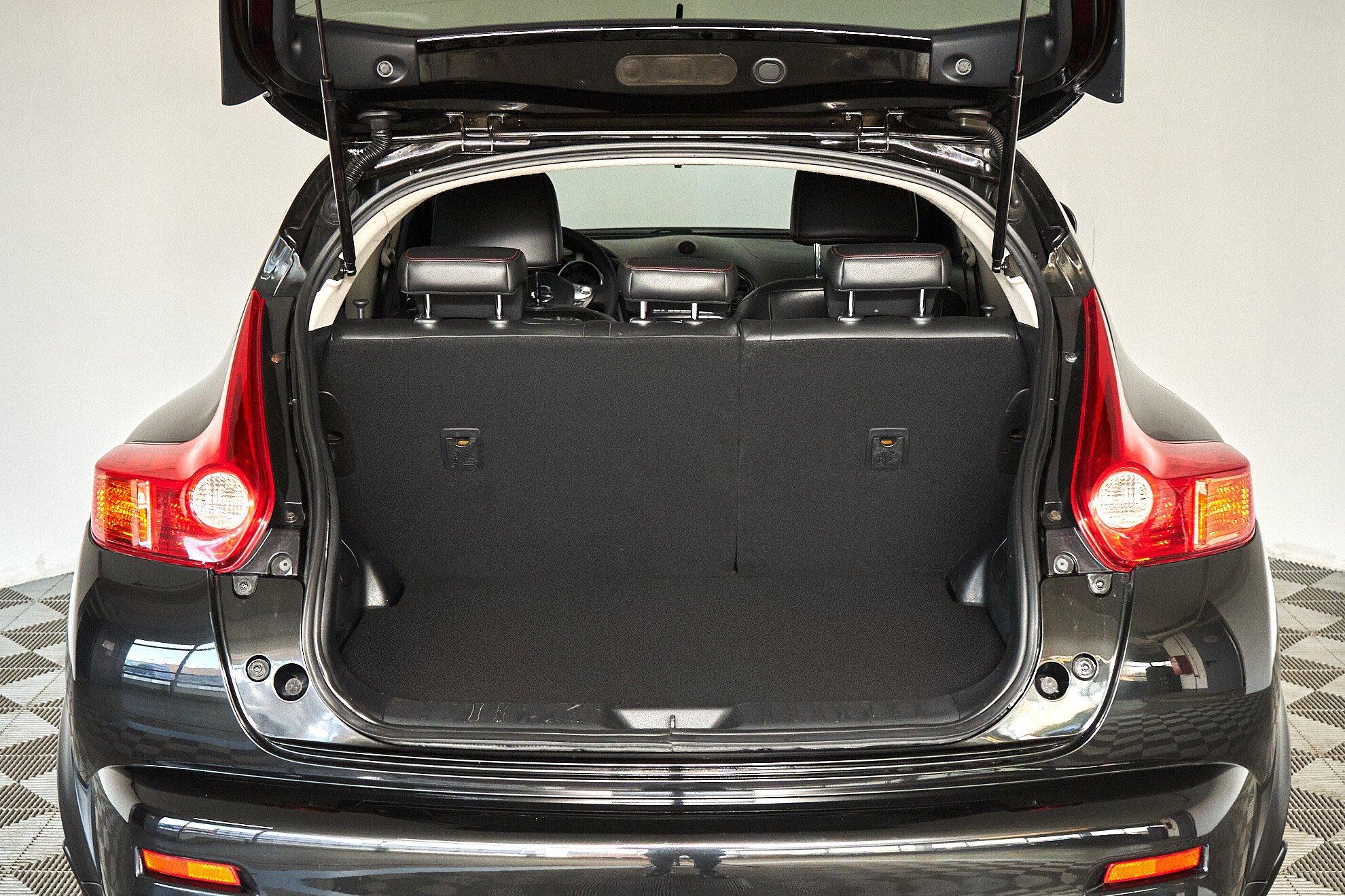 Nissan Juke 2011, черный