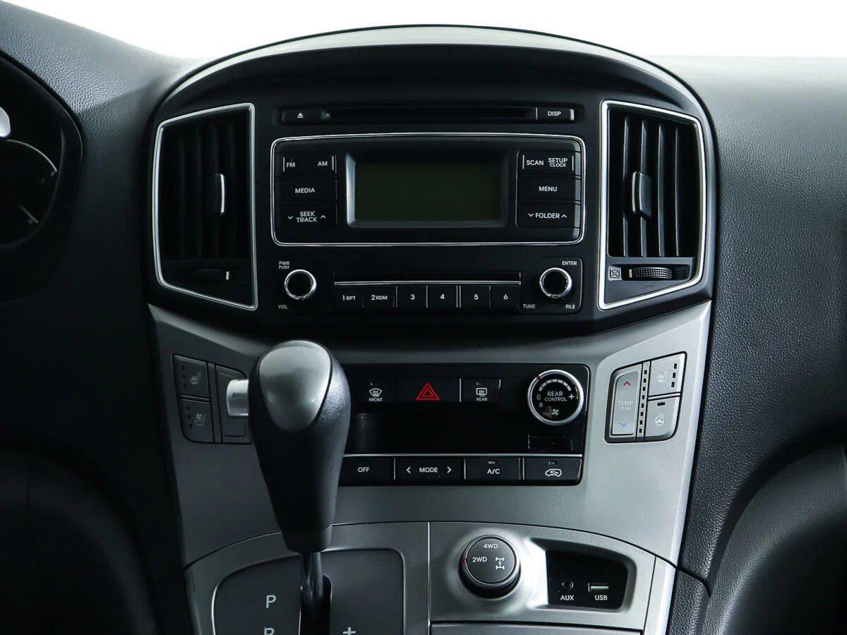Hyundai Grand Starex 2019, серый