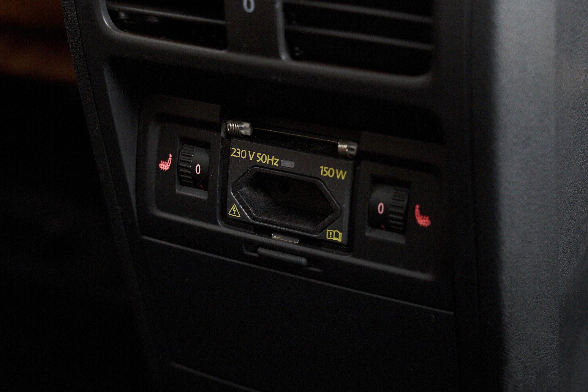 Volkswagen Passat CC 2010, бежевый