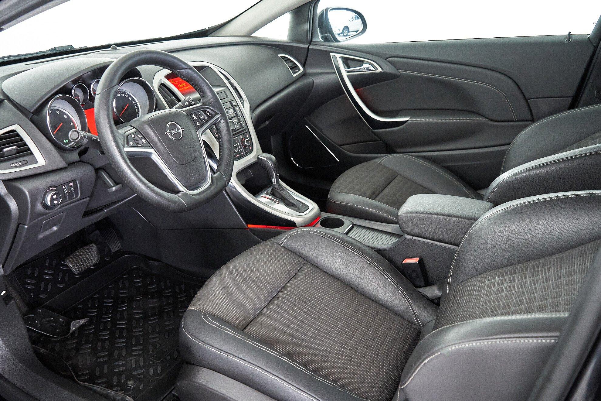 Opel Astra 2013, черный