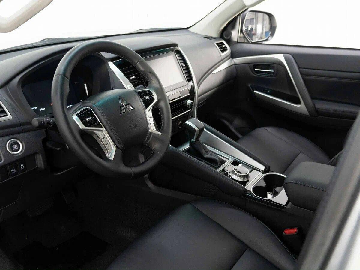 Mitsubishi Montero Sport 2022, серебряный