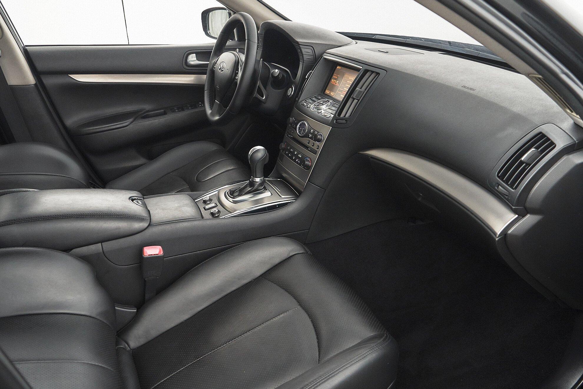 Infiniti G 2010, черный