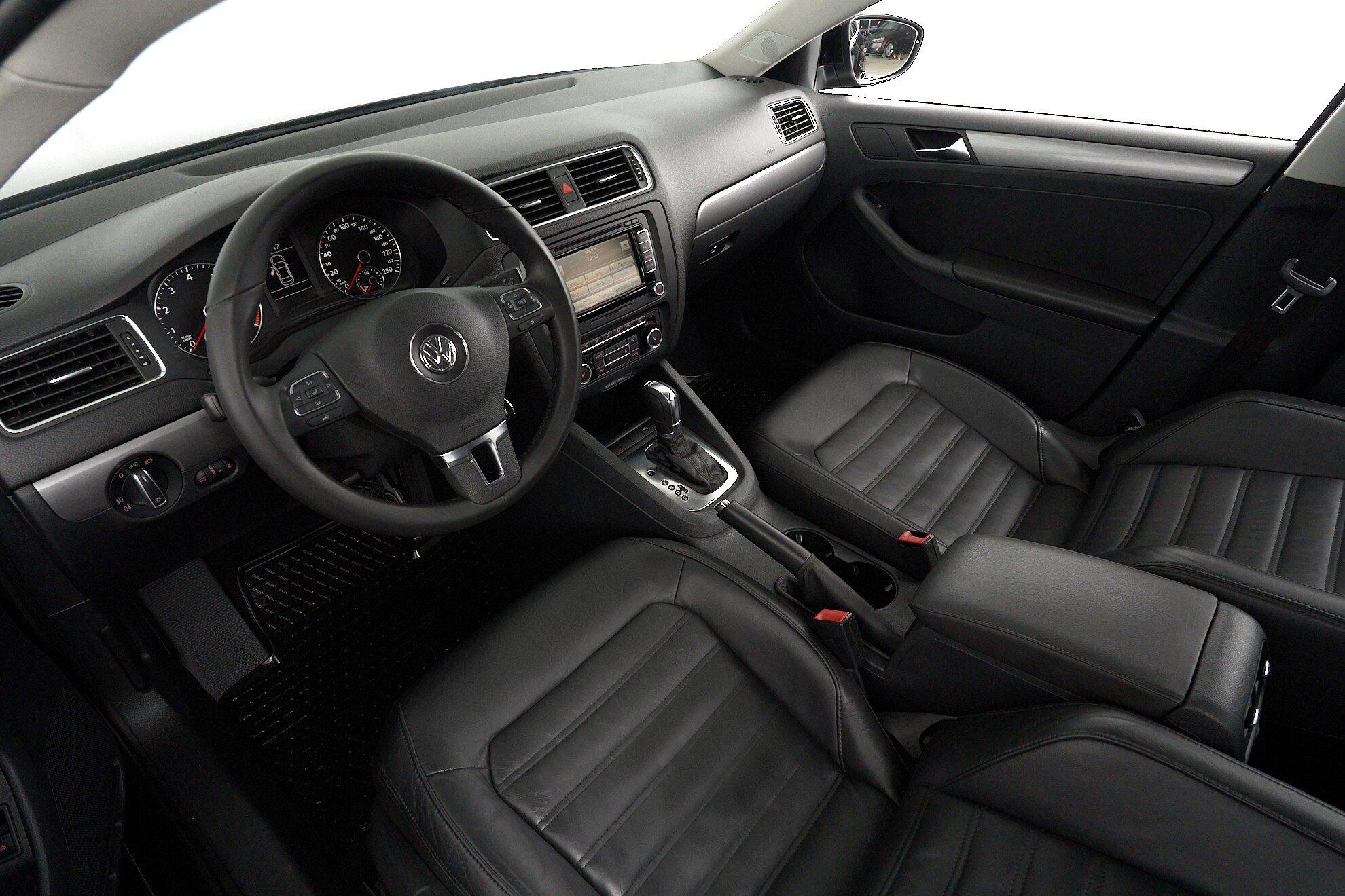 Volkswagen Jetta 2011, черный