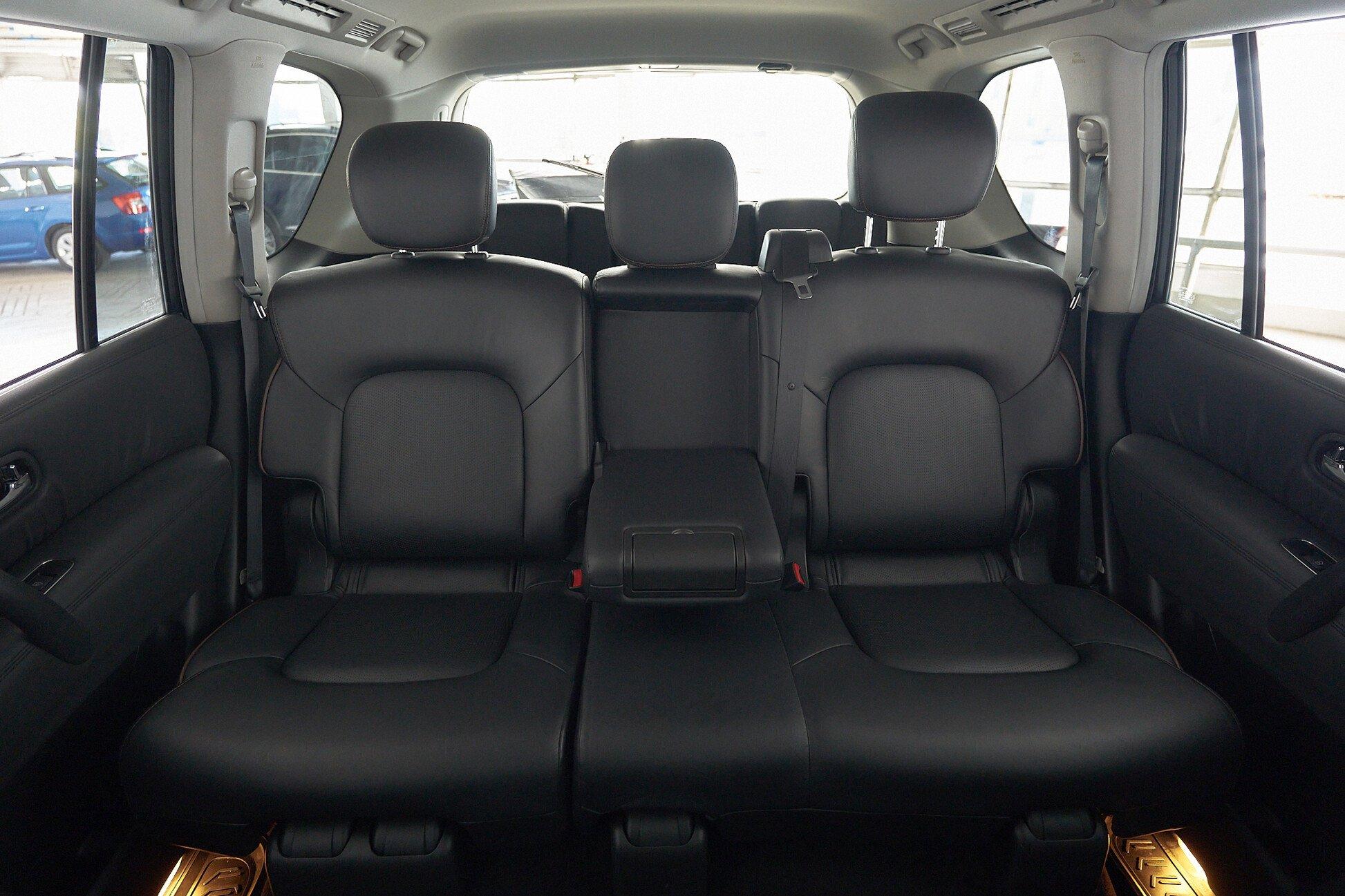 Nissan Patrol 2010, черный