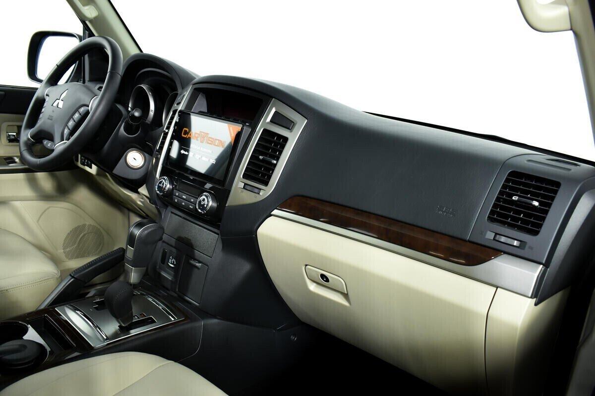 Mitsubishi Pajero 2021, белый