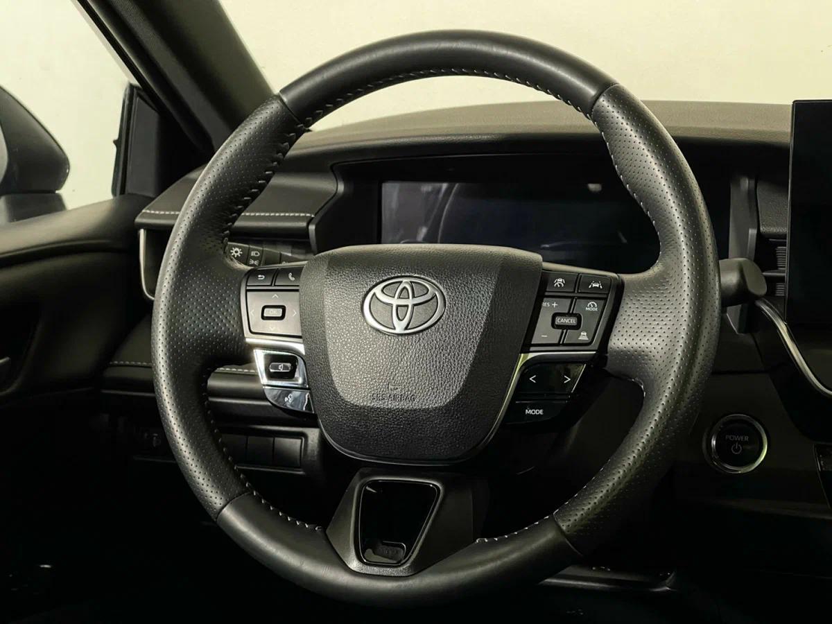 Toyota Camry 2024, черный