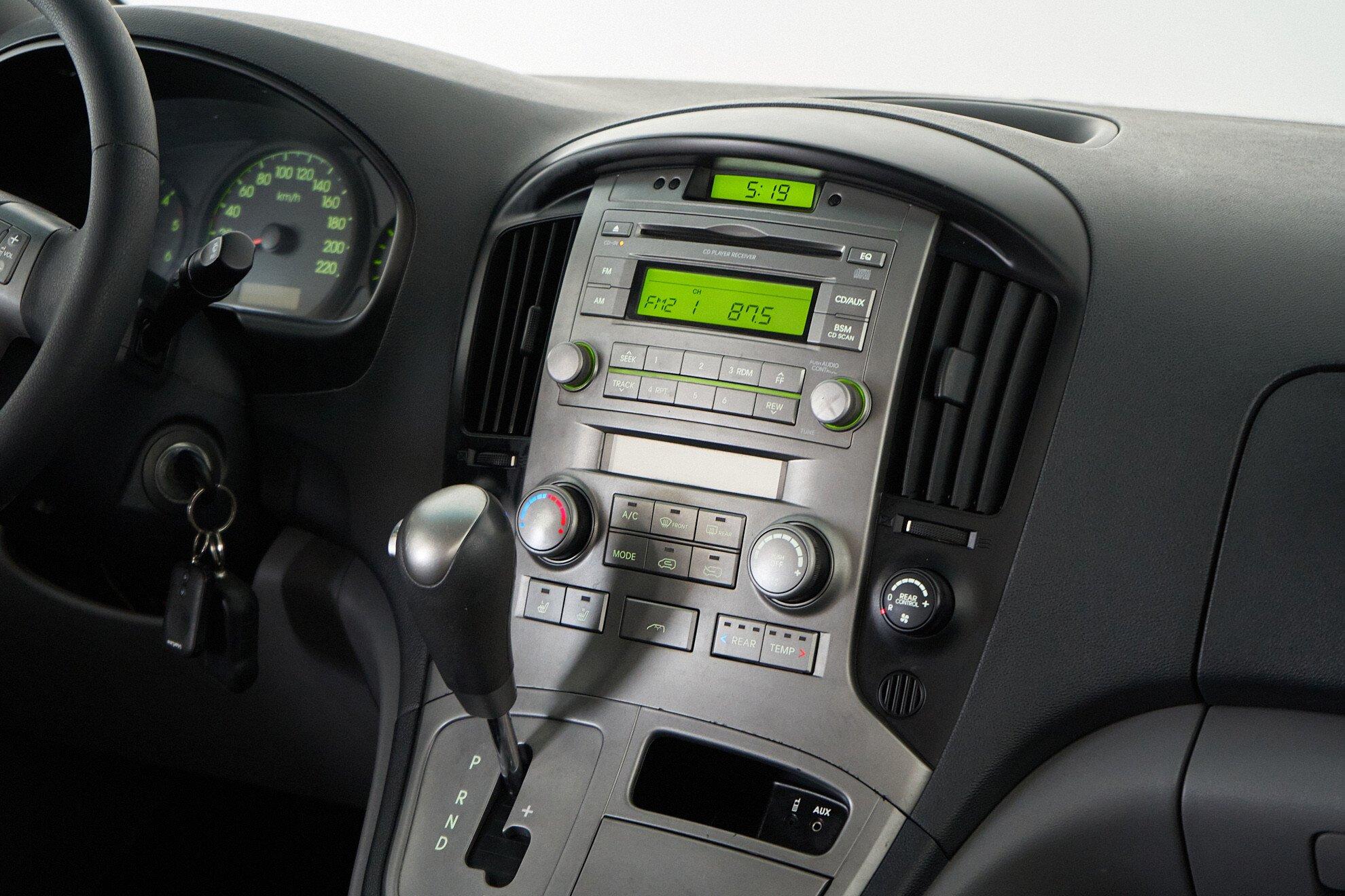 Hyundai Grand Starex 2008, серебряный