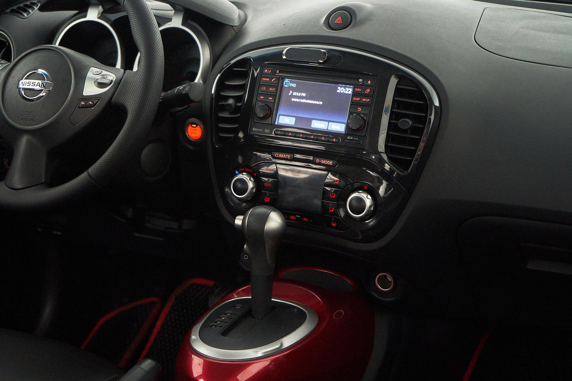 Nissan Juke 2011, черный
