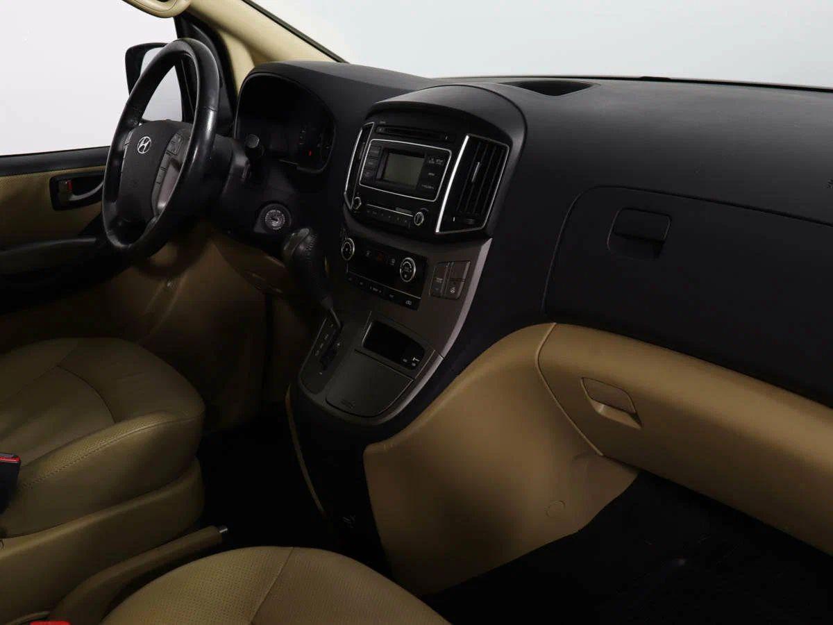 Hyundai H-1 2016, белый
