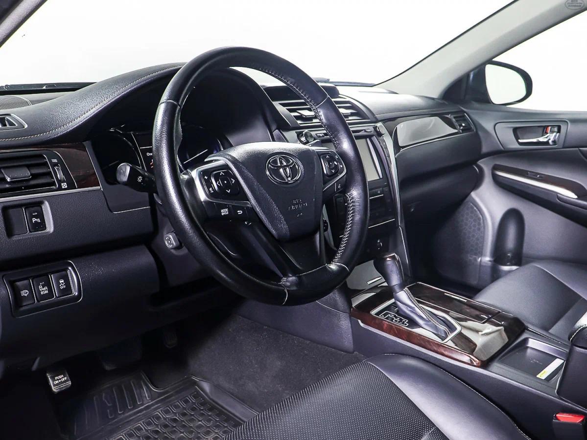 Toyota Camry 2017, черный