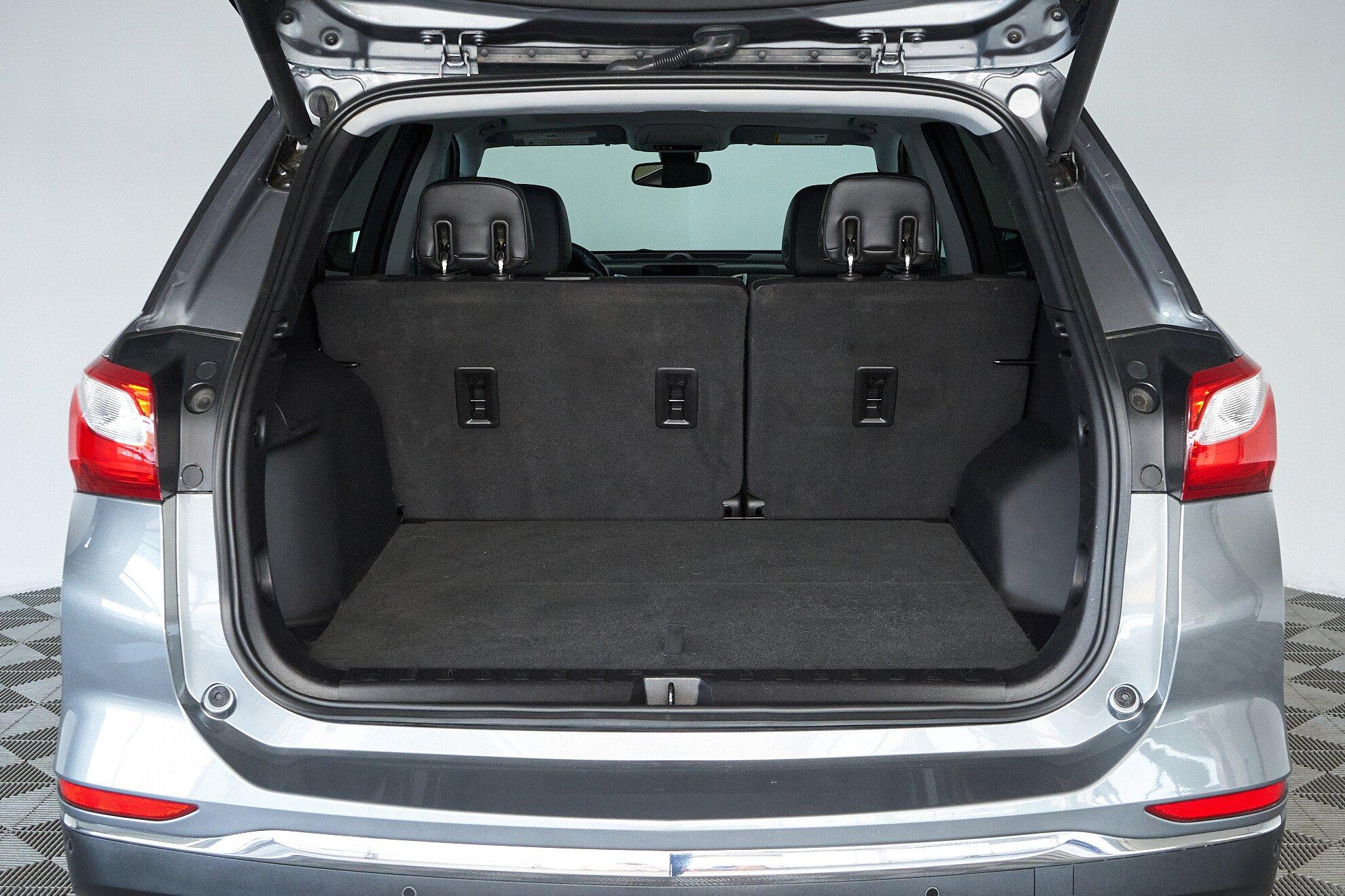 Chevrolet Equinox 2017, серый