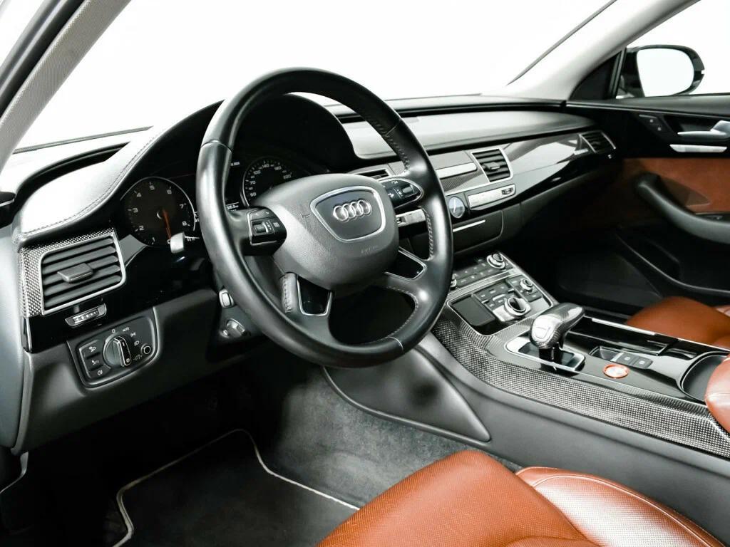 Audi A8 2014, белый