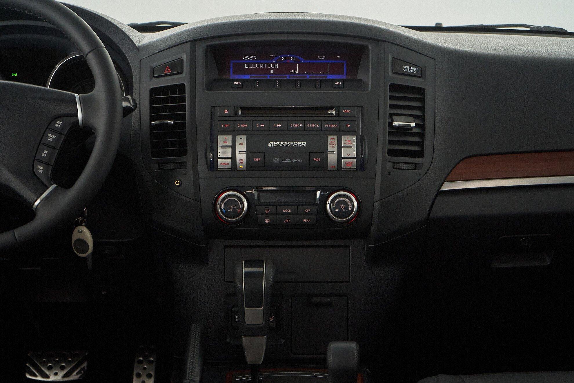 Mitsubishi Pajero 2007, черный