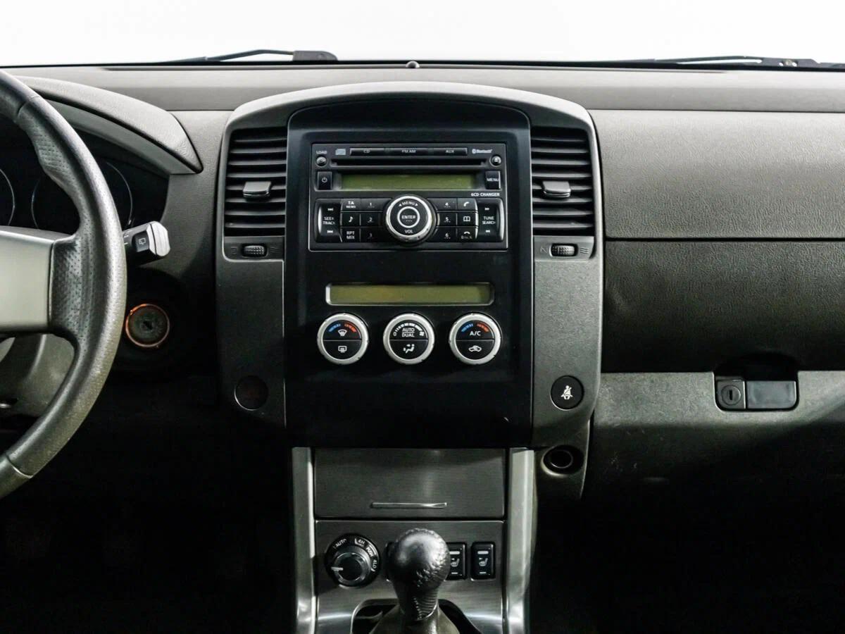 Nissan Pathfinder 2011, черный