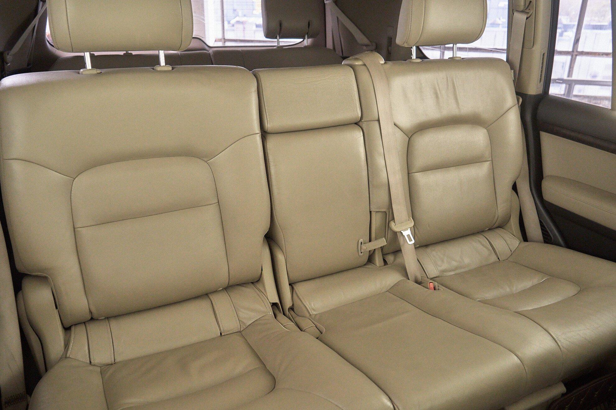 Toyota Land Cruiser 2010, черный