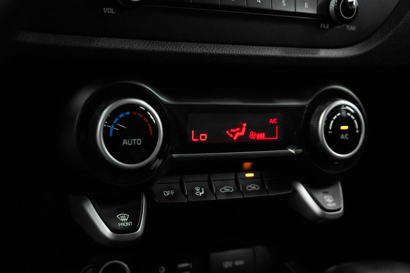 Kia Rio 2018, белый