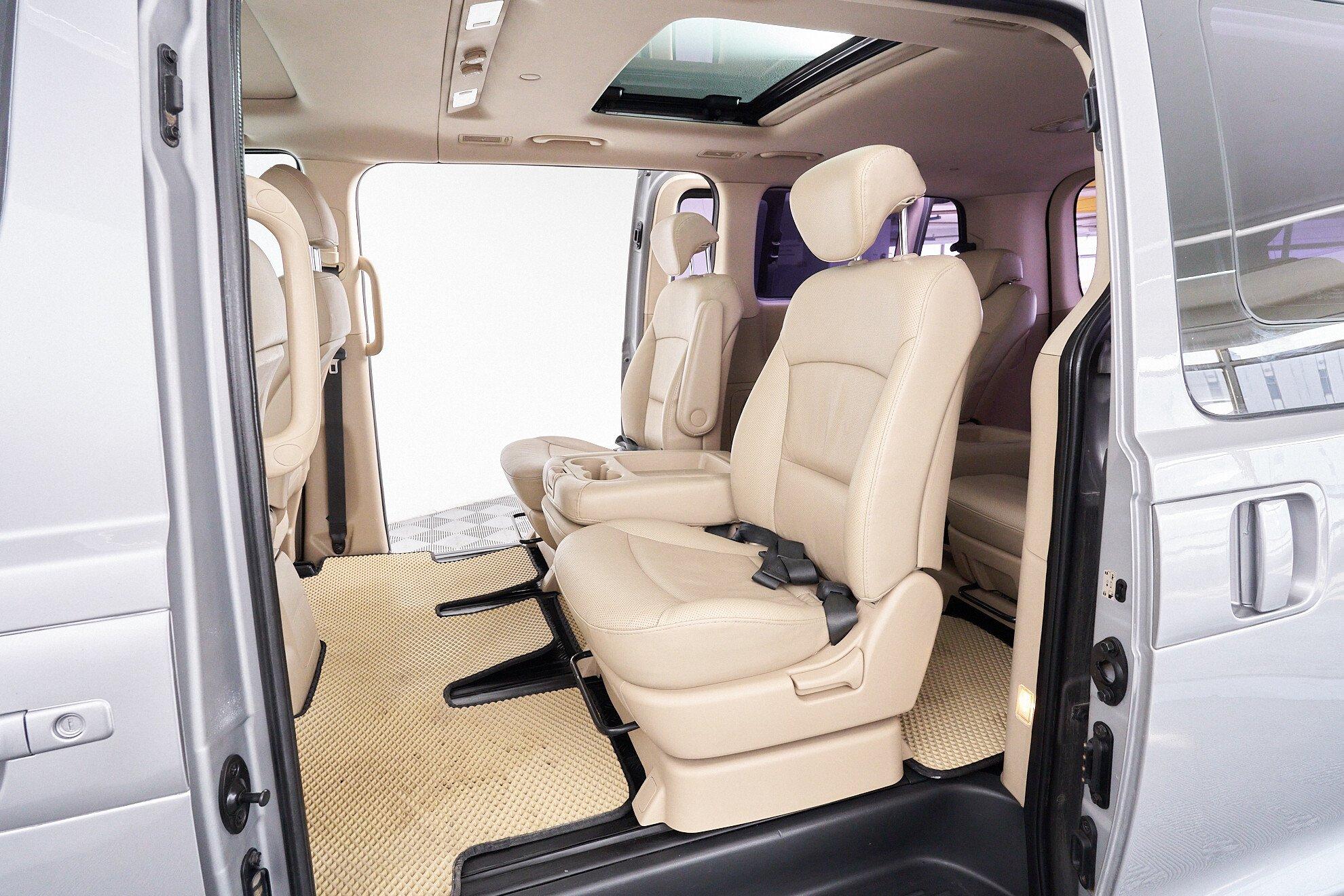 Hyundai Grand Starex 2013, серебряный