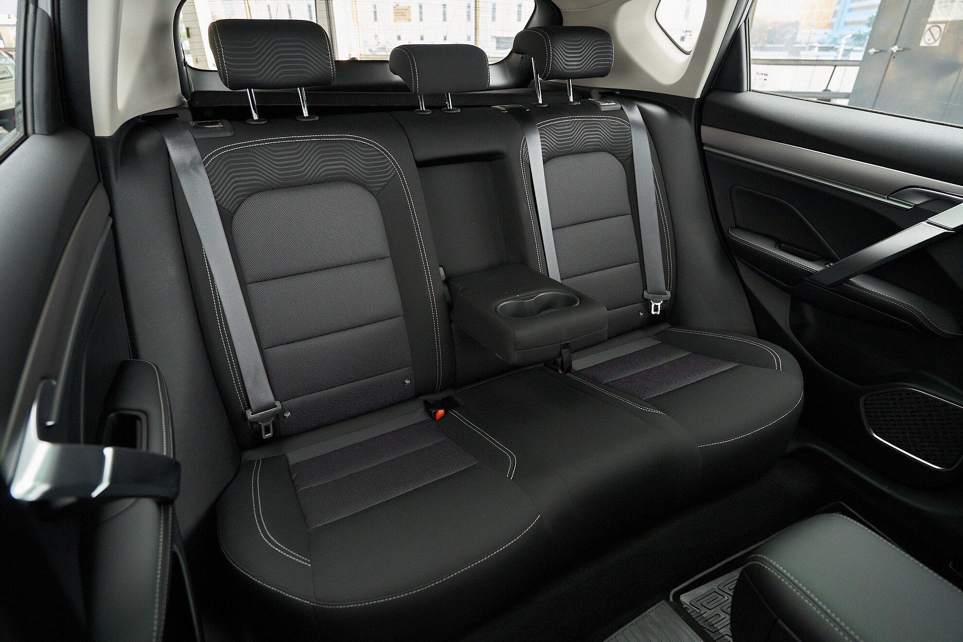 Geely Coolray 2022, серебряный