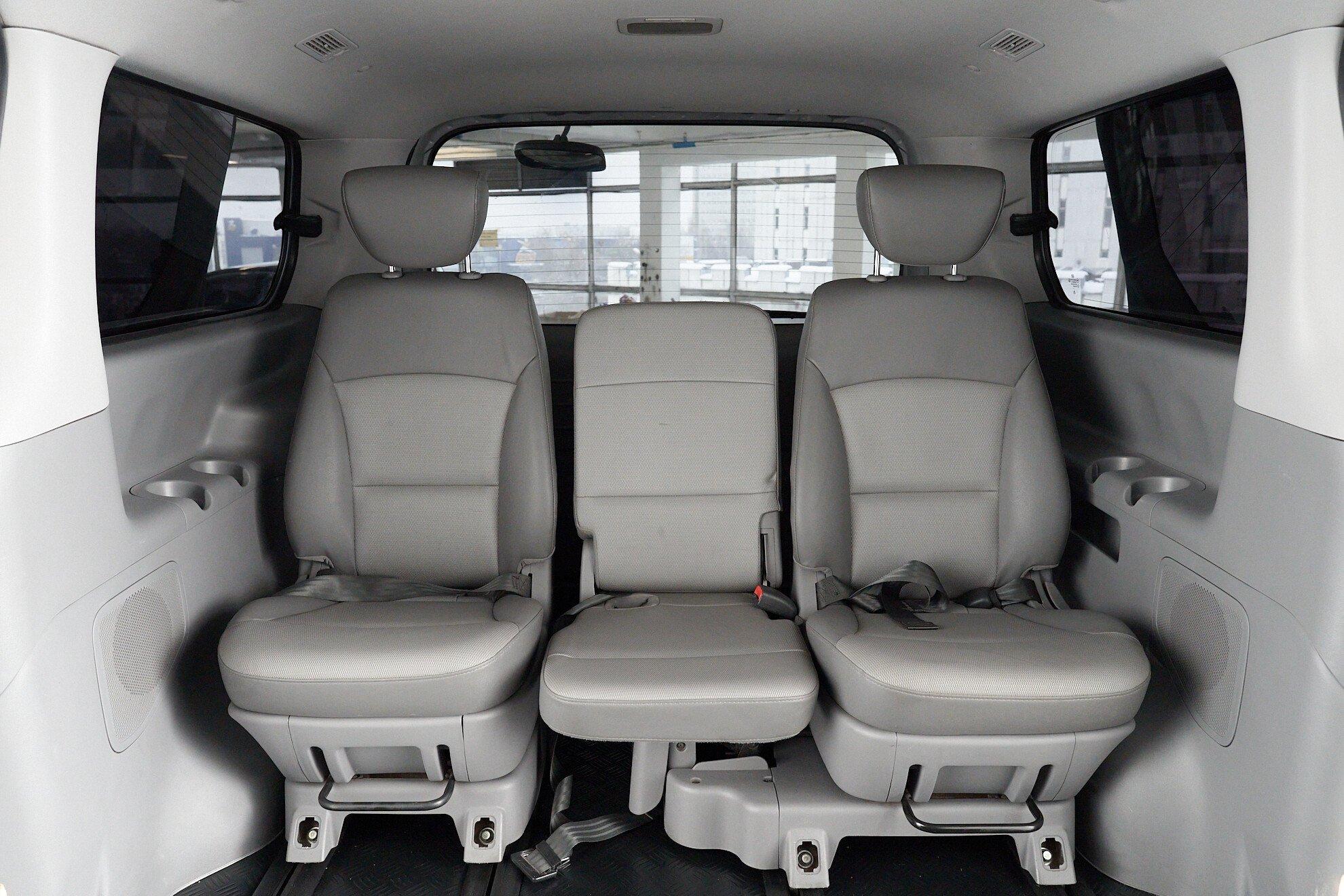 Hyundai Grand Starex 2011, серый