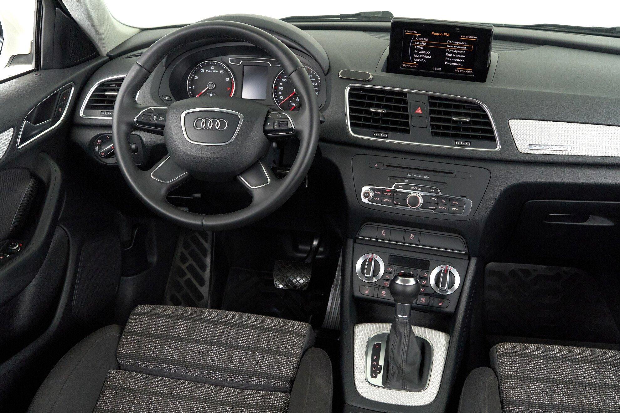 Audi Q3 2012, белый