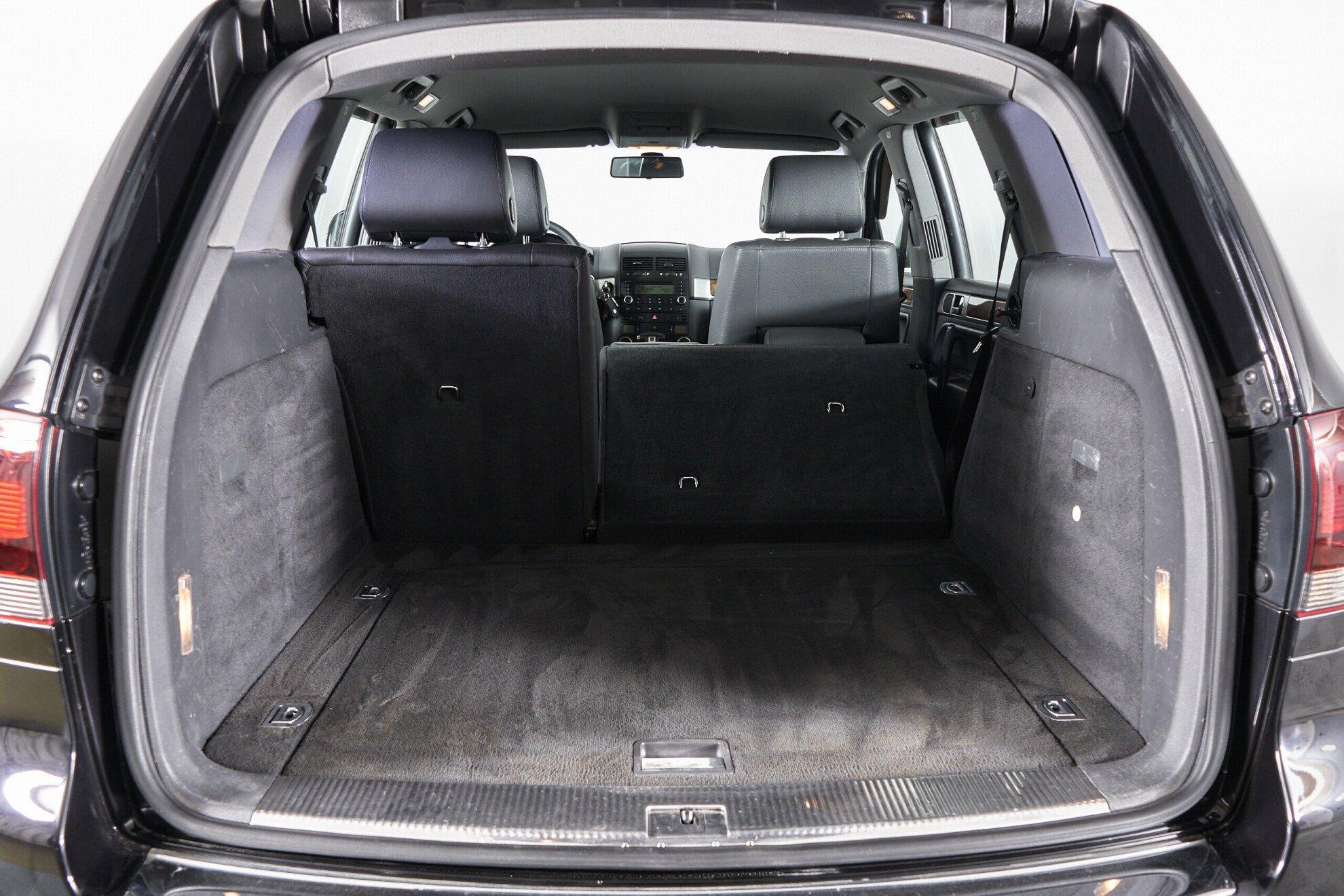 Volkswagen Touareg 2008, черный