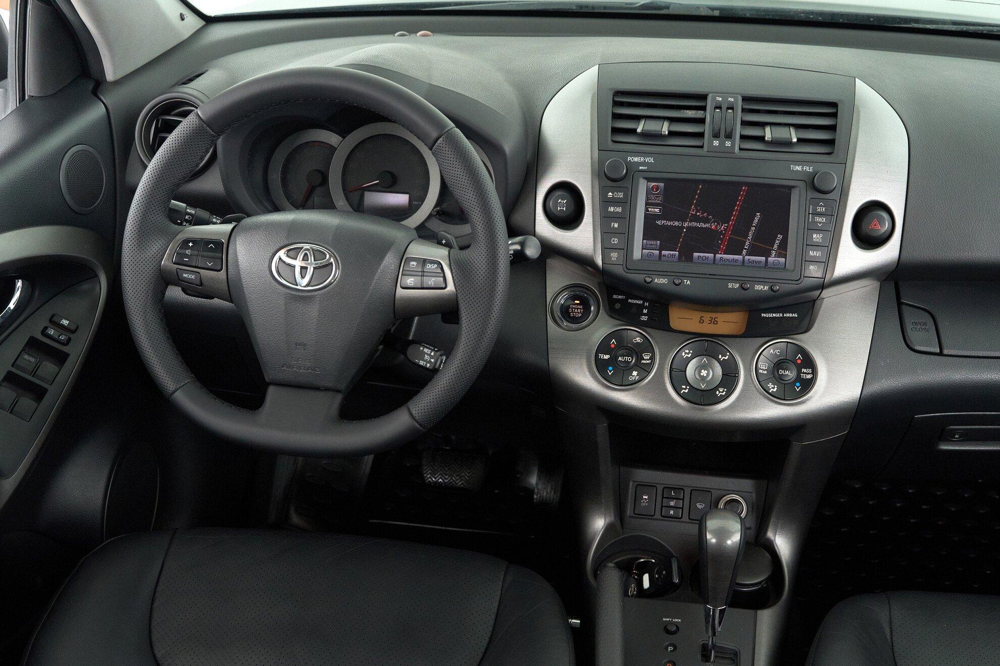 Toyota RAV4 2010, черный