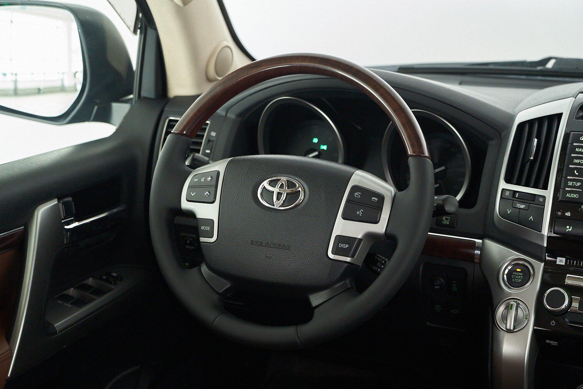 Toyota Land Cruiser 2014, черный