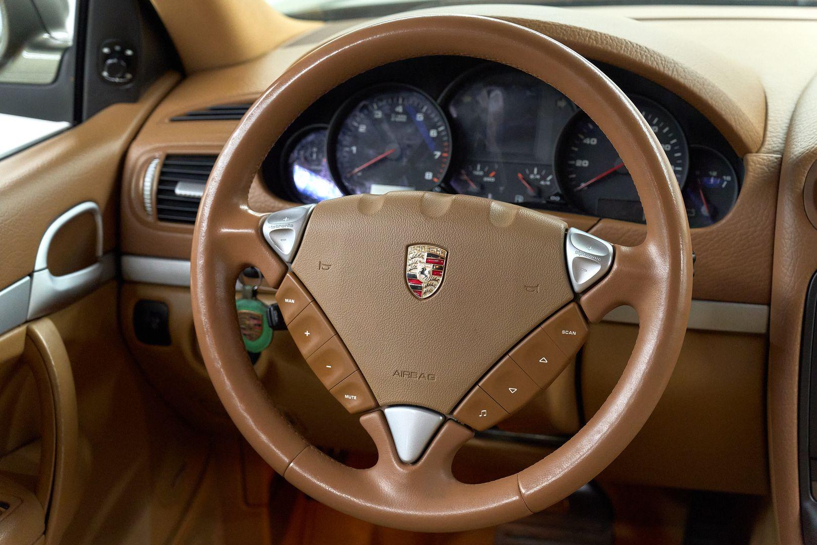 Porsche Cayenne 2009, зеленый