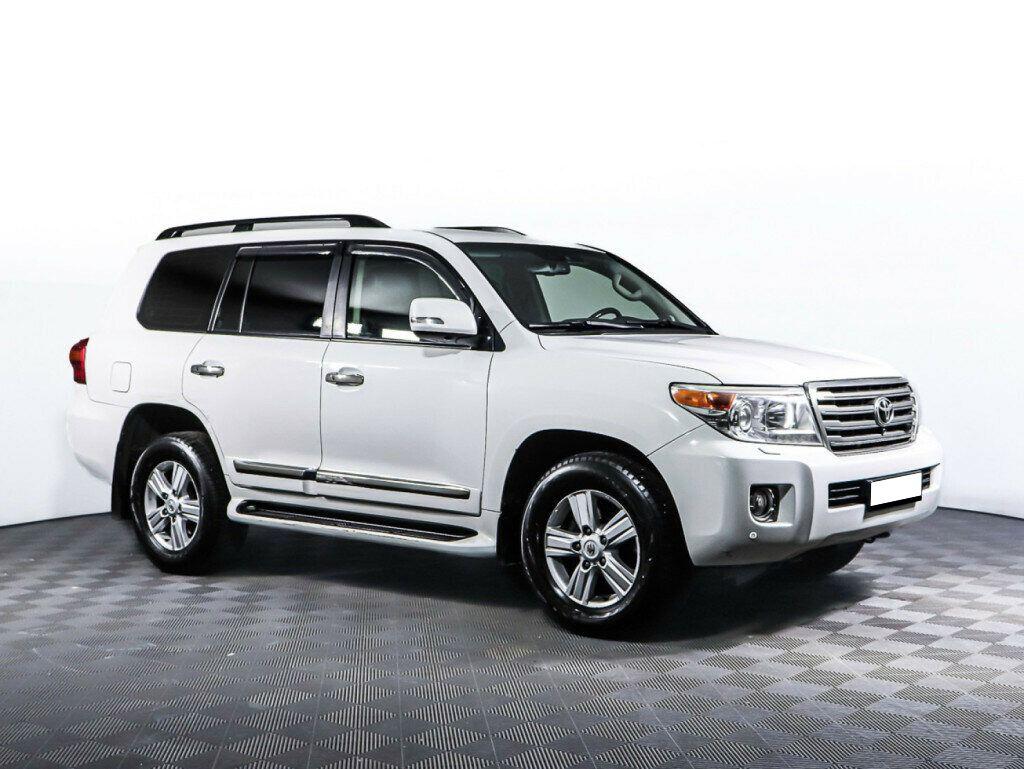 Toyota Land Cruiser 2015, белый