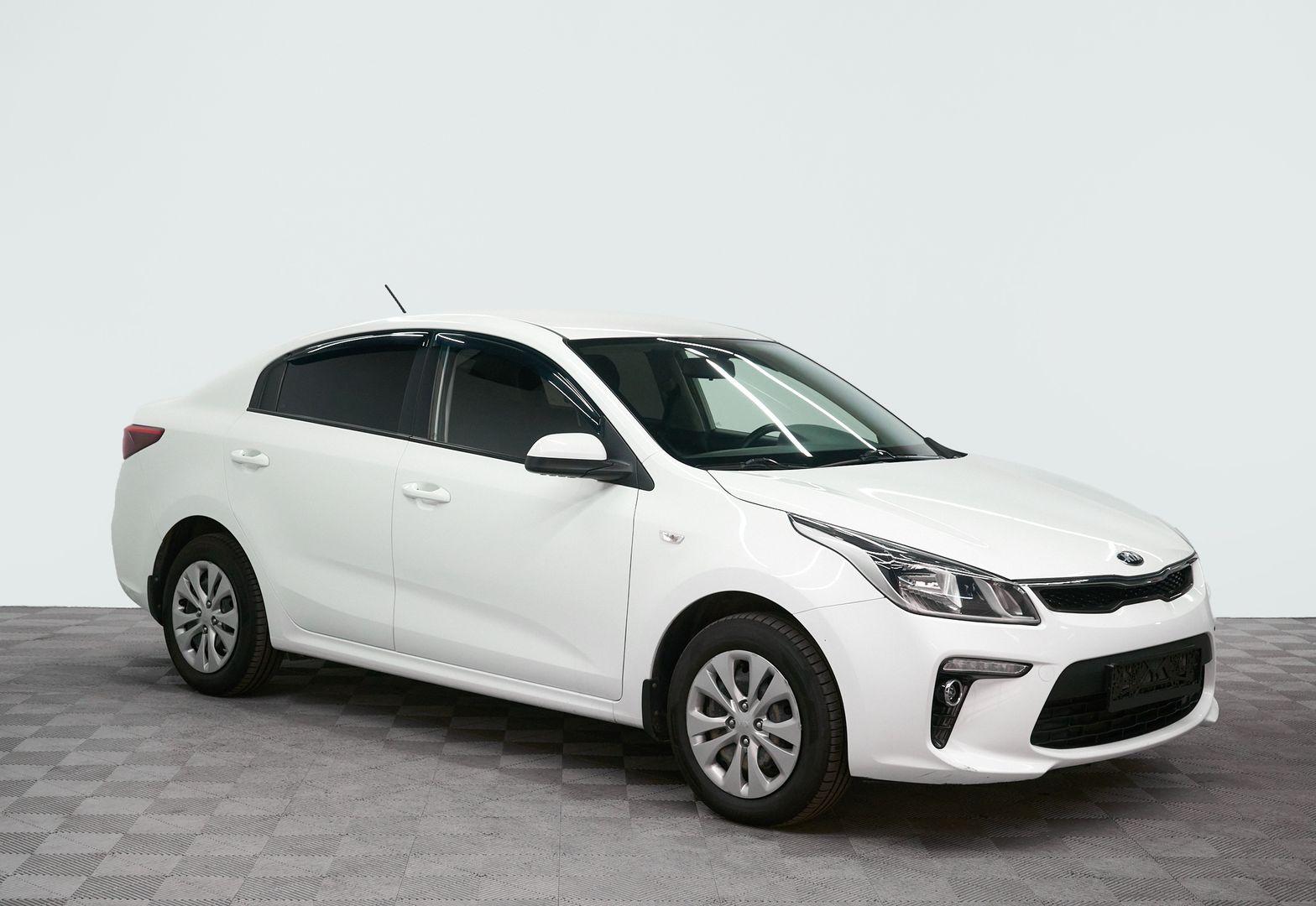 Kia Rio 2018, белый