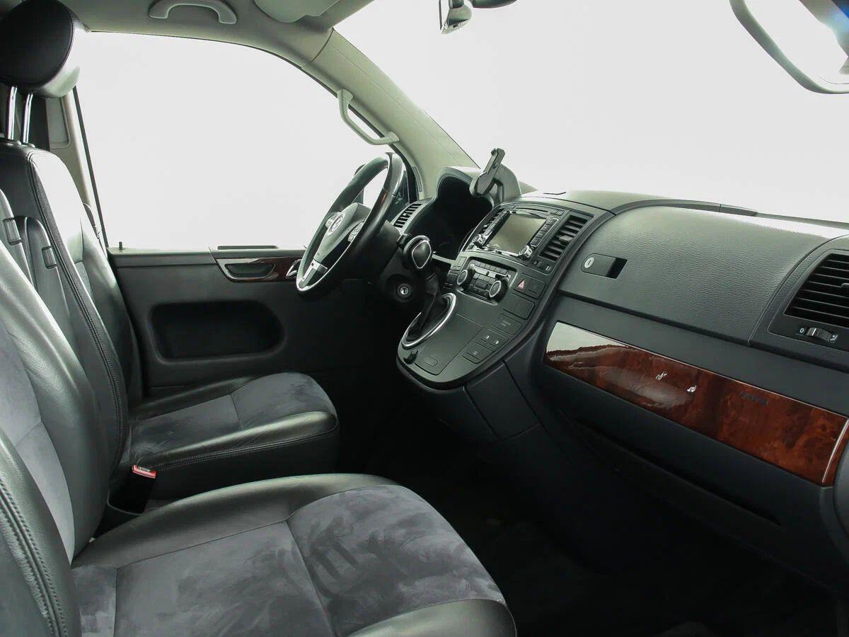 Volkswagen Multivan 2010, черный