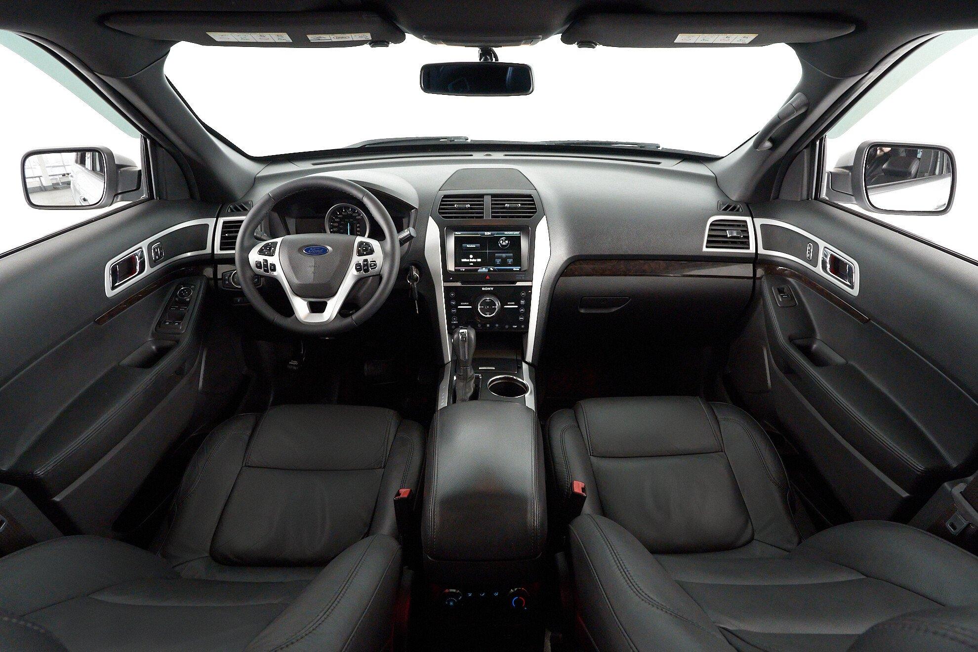 Ford Explorer 2012, серебряный