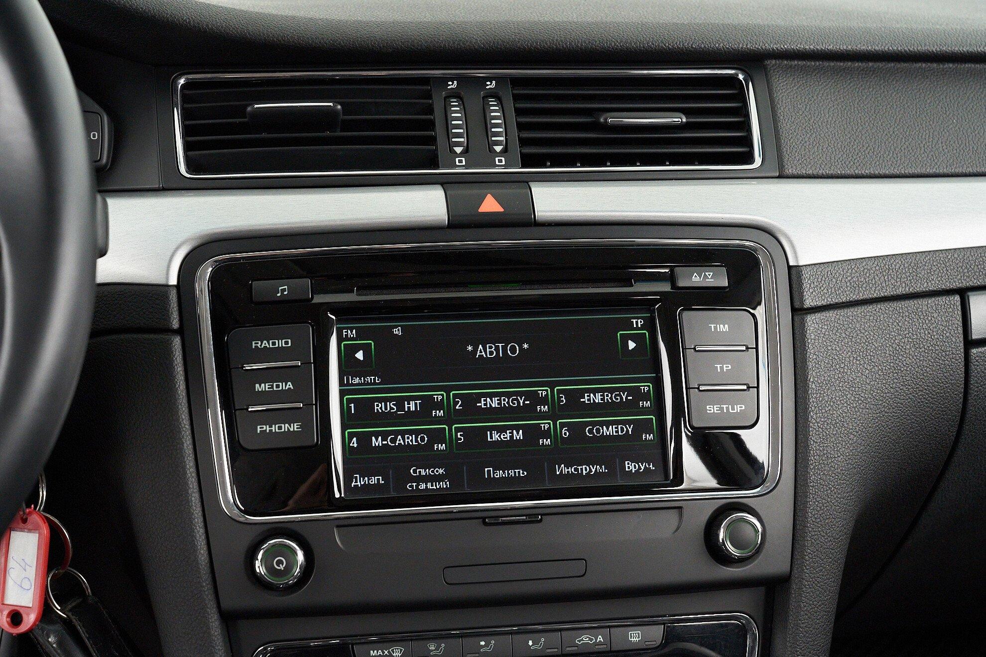 Skoda Superb 2015, черный