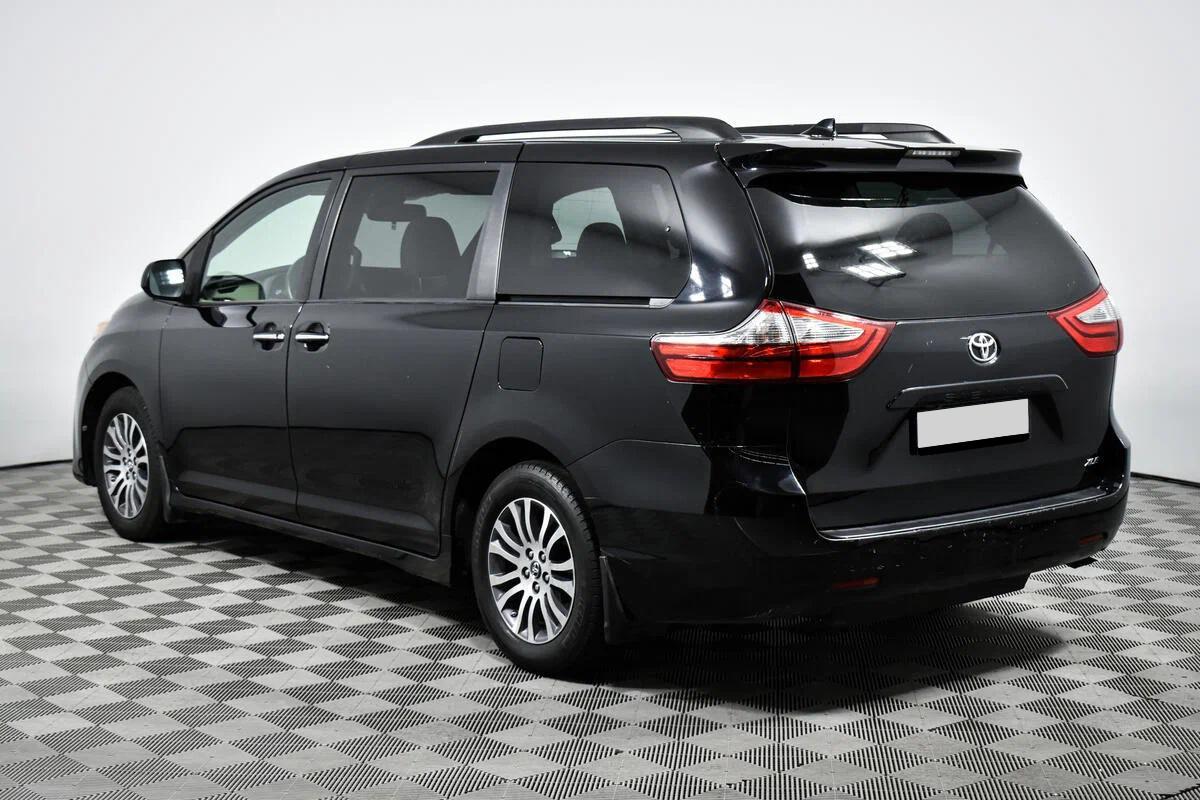 Toyota Sienna 2018, черный
