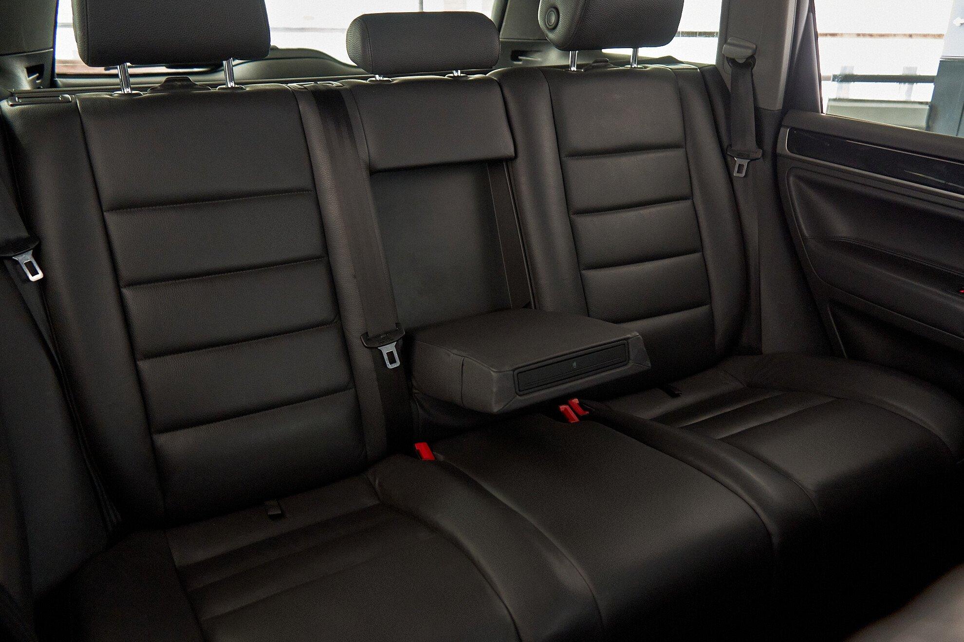 Volkswagen Touareg 2008, серый