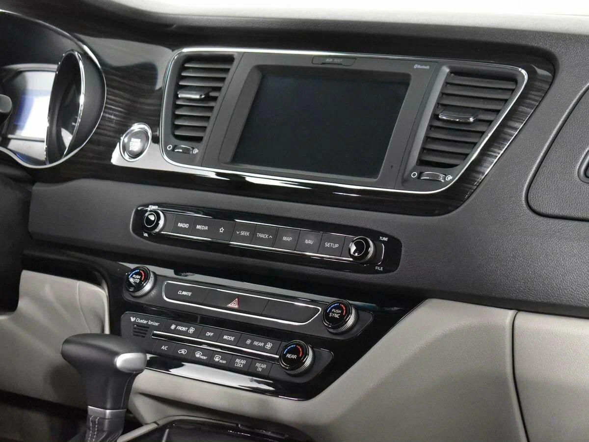 Kia Carnival 2016, серый