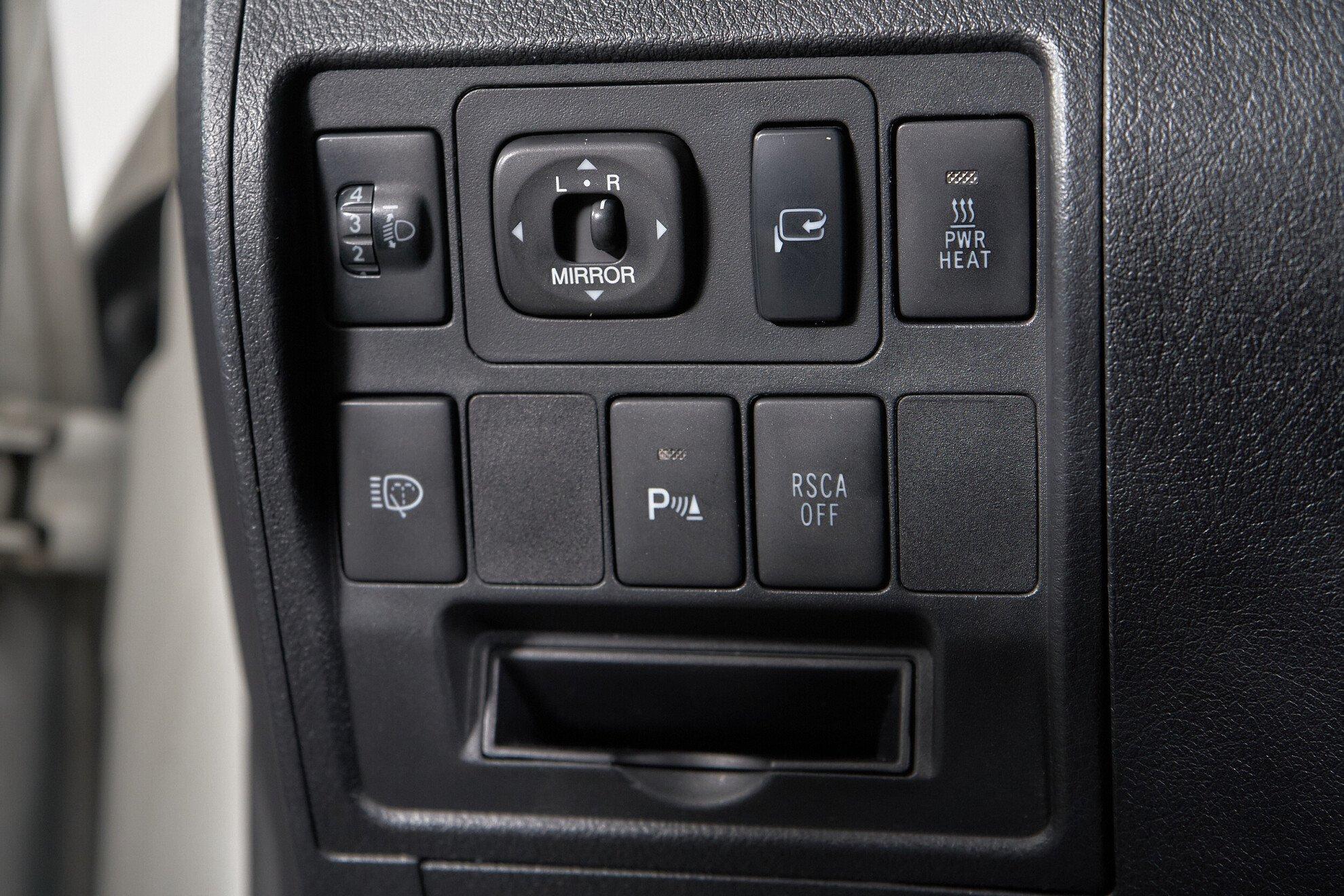 Toyota Land Cruiser 2011, белый