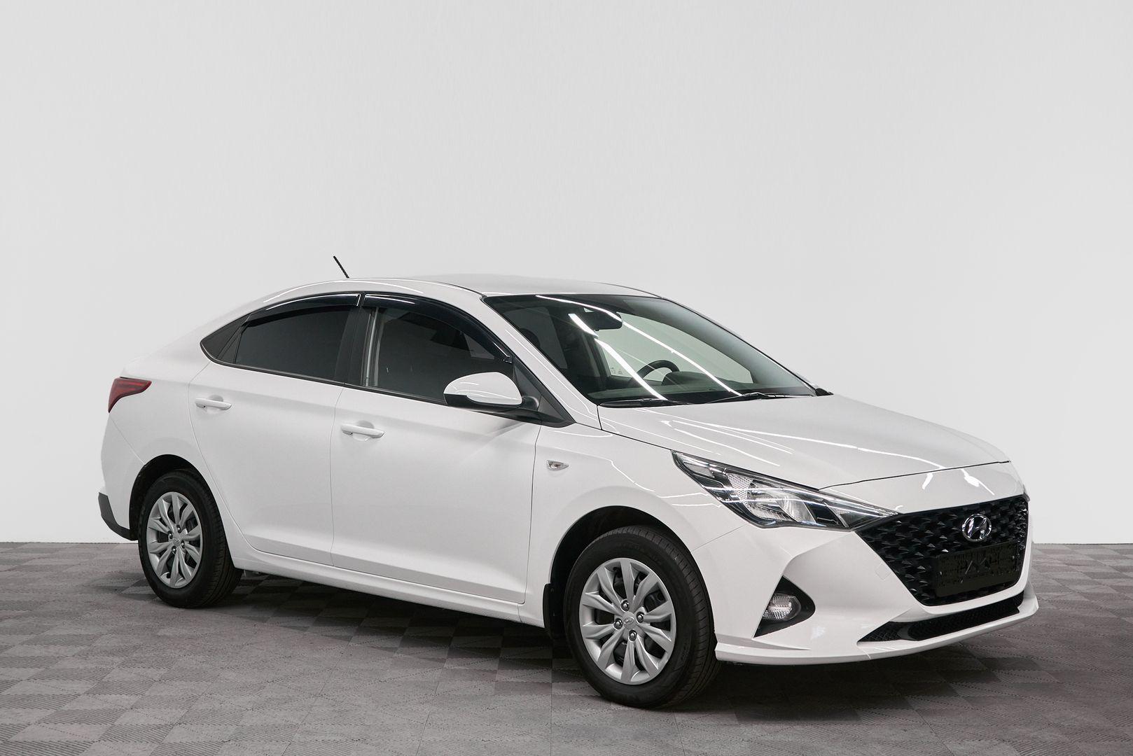 Hyundai Solaris 2021, белый