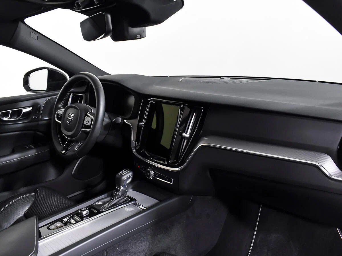 Volvo S60 2022, белый