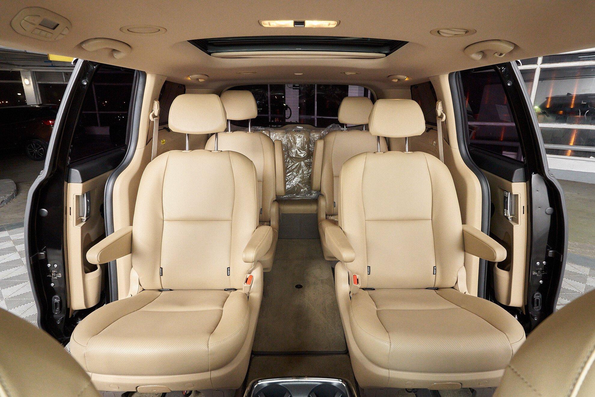 Kia Carnival 2019, черный