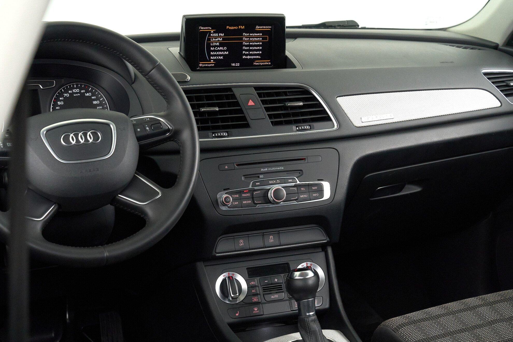 Audi Q3 2012, белый