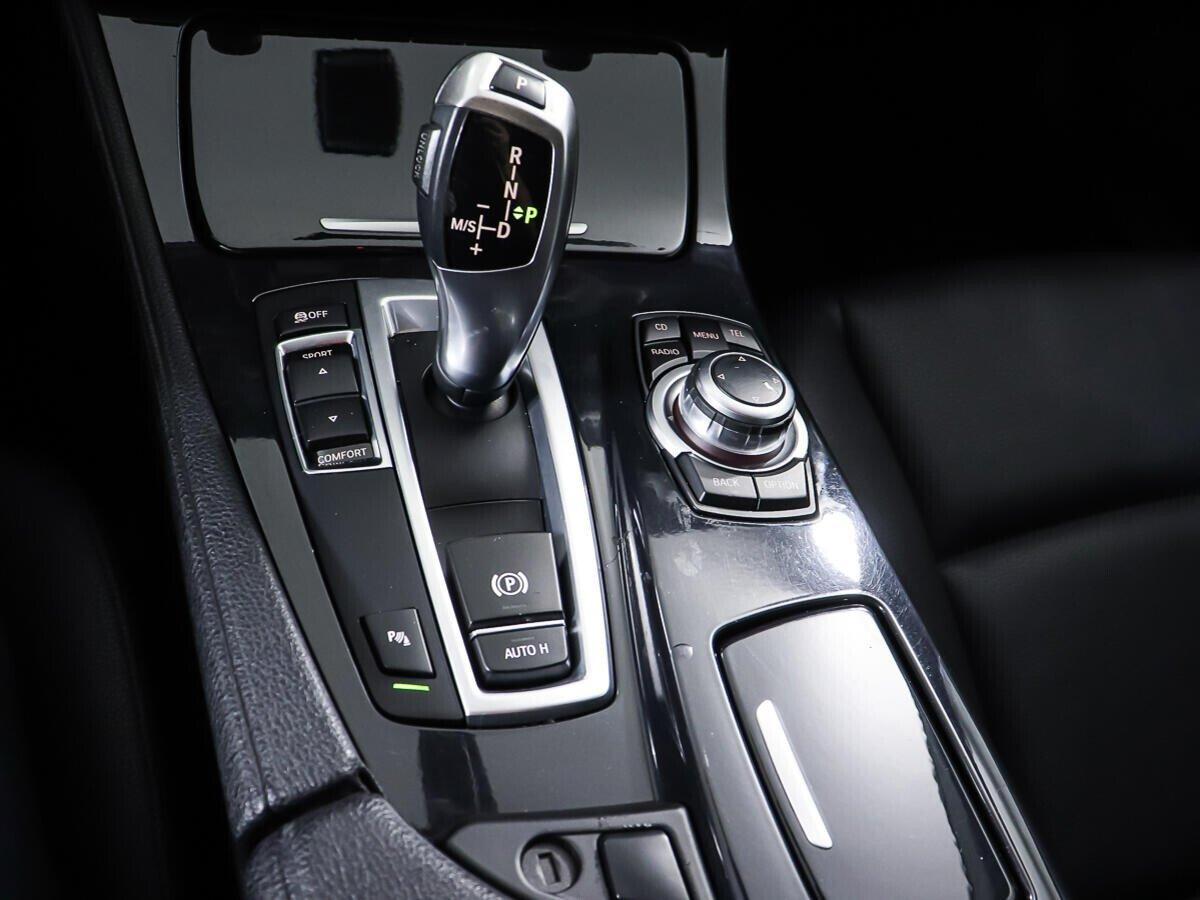 BMW 5 серии 2012, белый