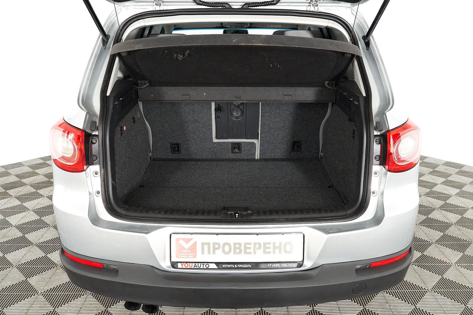 Volkswagen Tiguan 2011, серебряный
